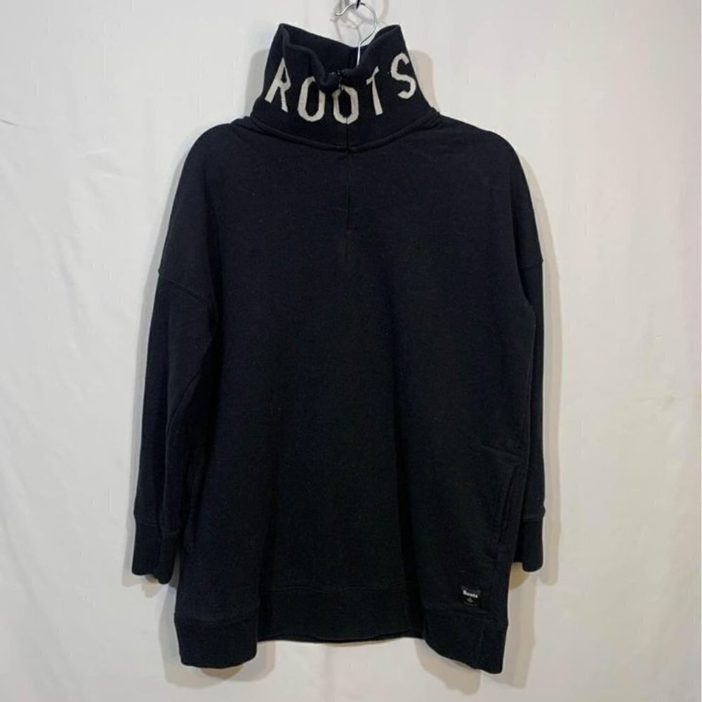 ROOTS black logo print sweater. 1/4 zip. Size small. Pockets. Gorgeous!